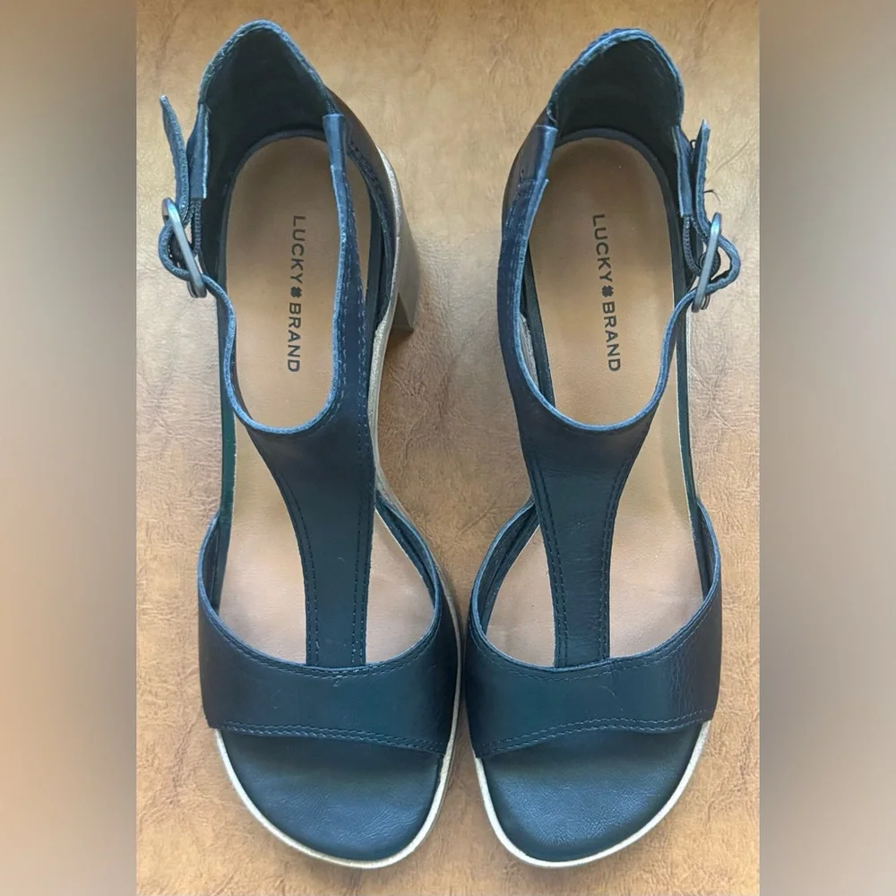 Lucky Brand Sabeni T Strap Block Heel Sandals Black Leather 9.5M EUC - Picture 5 of 9